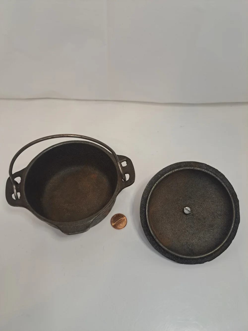 Mini Cast Iron Dutch Oven with Bail Handle - Black